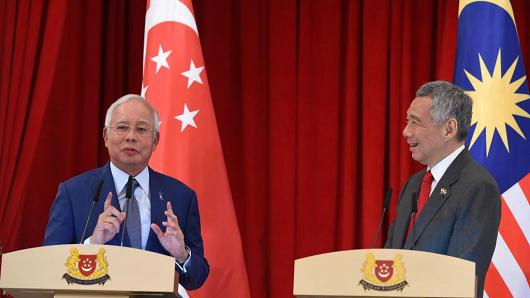 Malaysia's Prime Minister Najib Razak with Singapore's Prime Minister Lee Hsien Loong on January 16, 2018.
